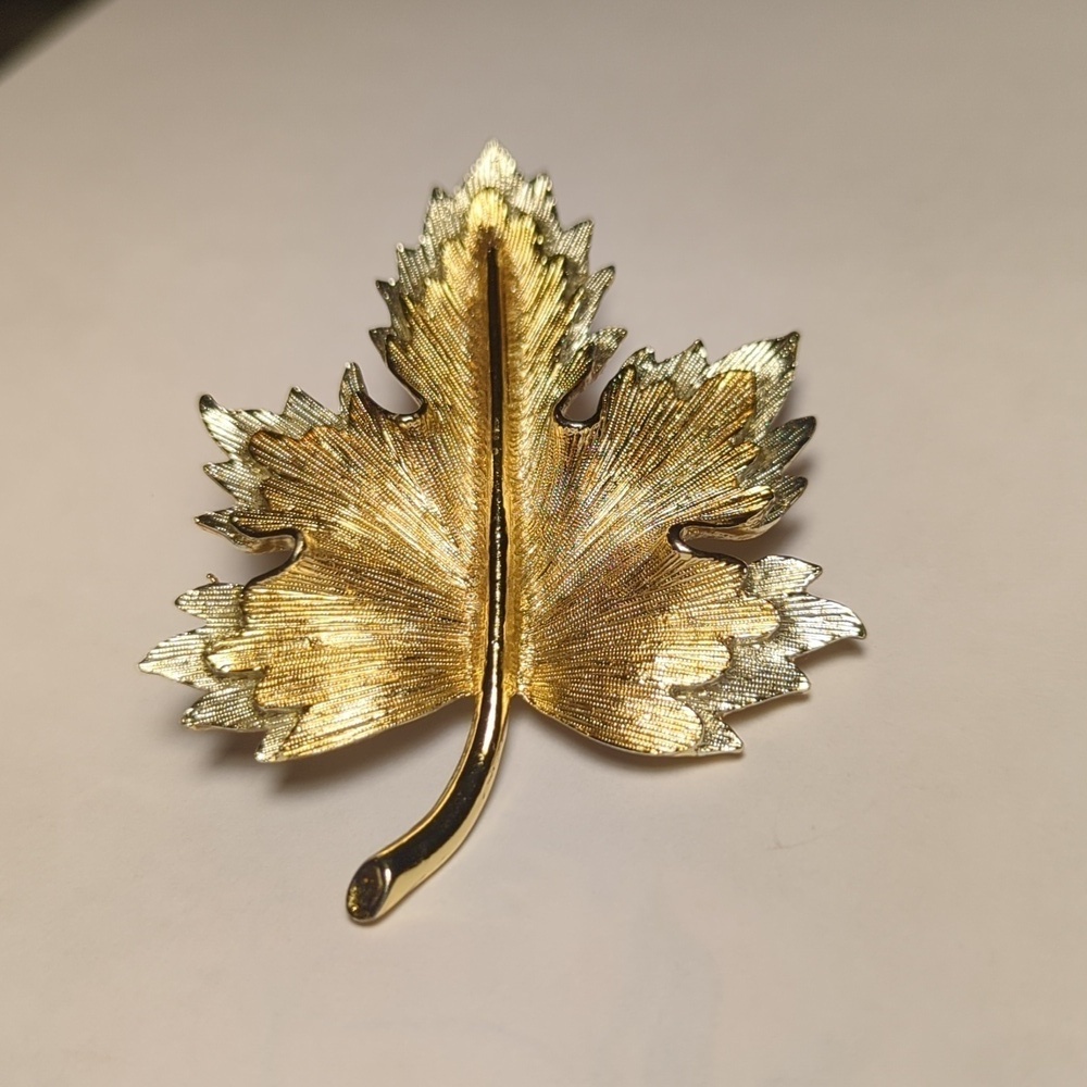 Sarah Coventry Brooch pin vintage gold and silver tone maple leaf